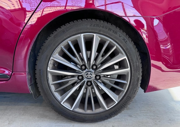 Toyota Avensis cena 71900 przebieg: 142500, rok produkcji 2017 z Busko-Zdrój małe 379